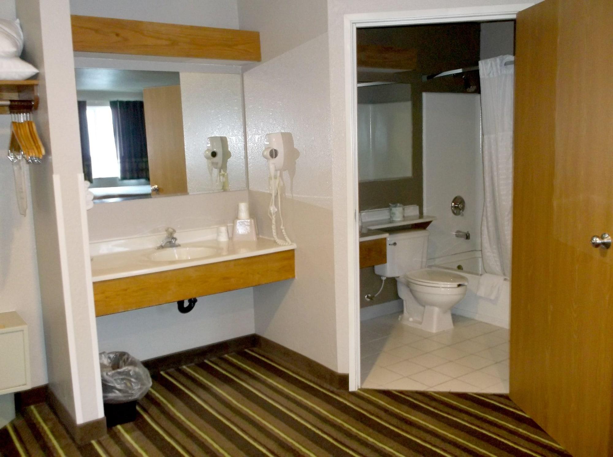Super 8 By Wyndham Brookings Hotel Exterior foto