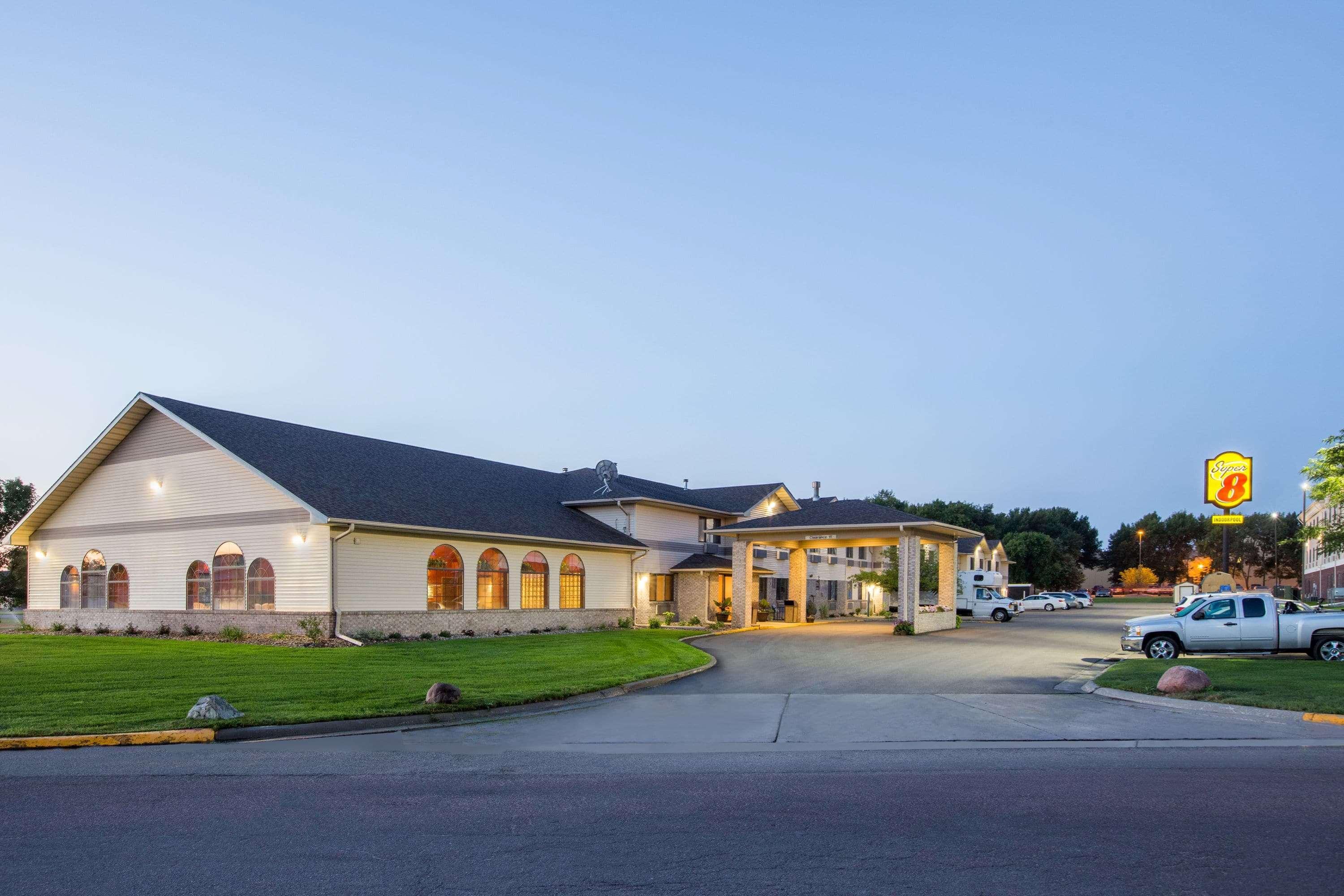 Super 8 By Wyndham Brookings Hotel Exterior foto